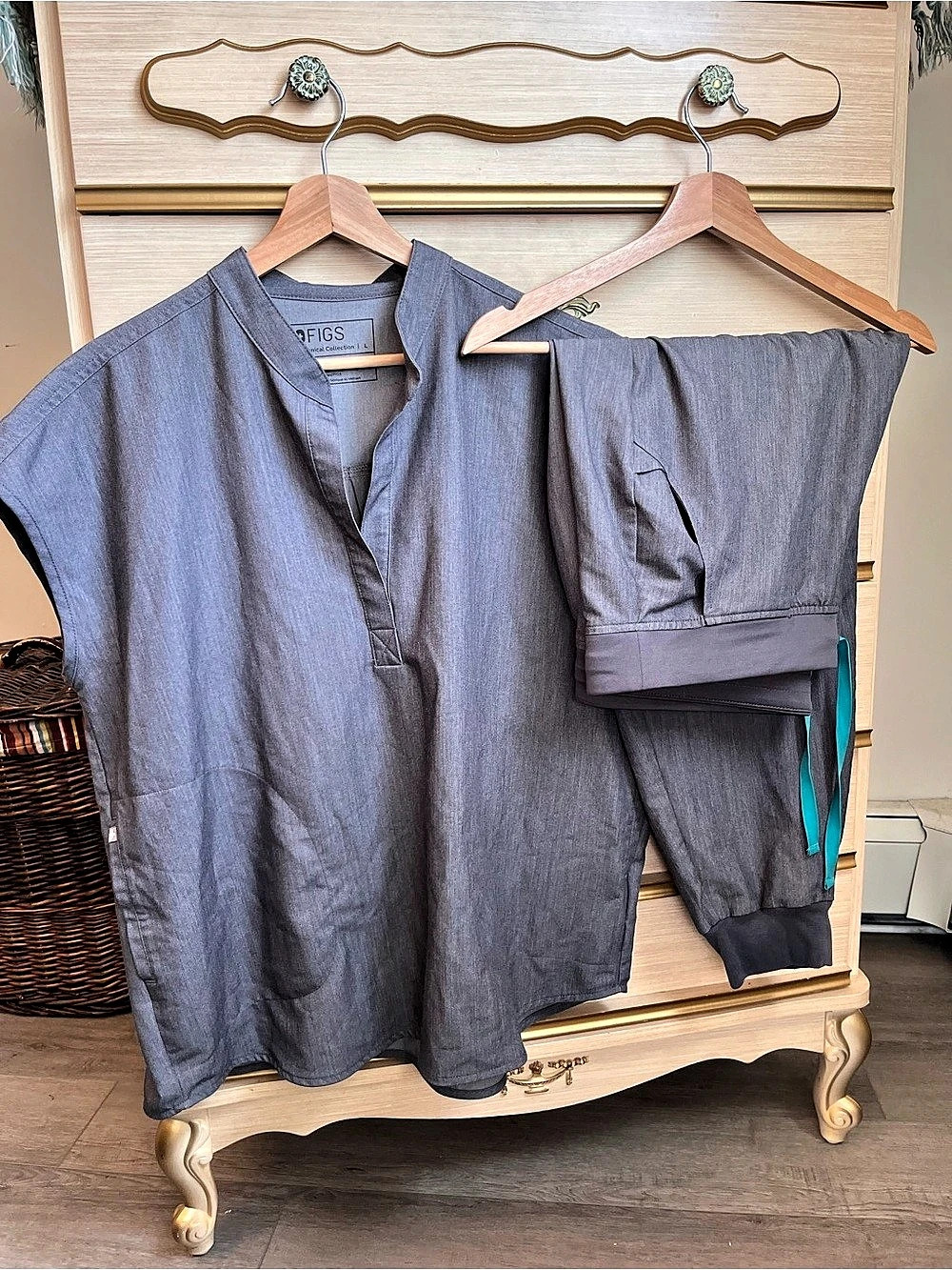FIGS Technical Collection Scrub Set